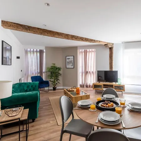 Daire Vivienda Turistica Plaza De Tres Pilares Bilbao