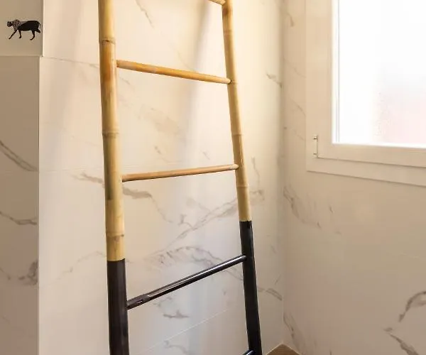 Vivienda Turistica Plaza De Tres Pilares * Bilbao