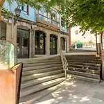 Vivienda Turistica Plaza De Tres Pilares